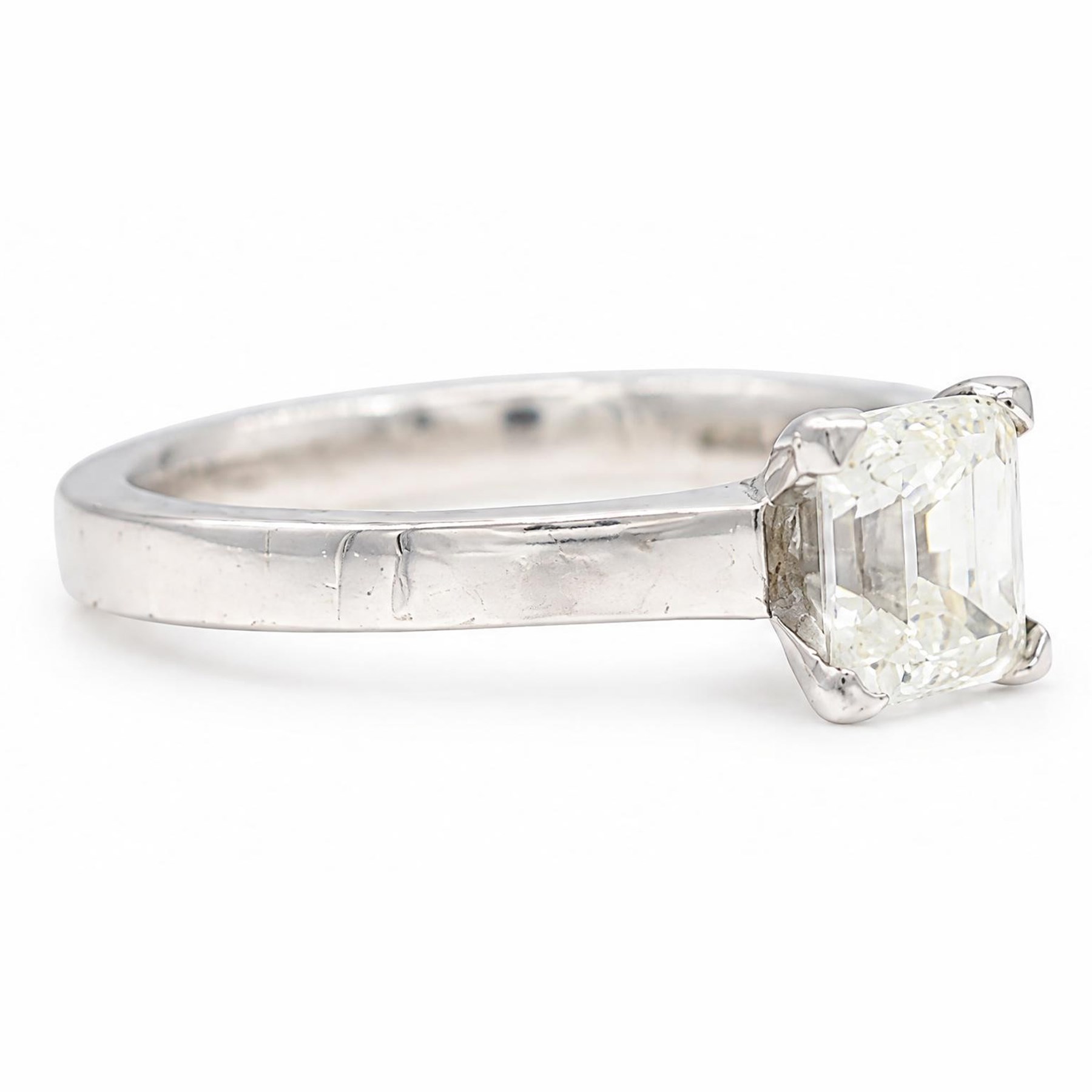 18ct white gold diamond ring, four claw set with a single emerald cut diamond of 1.01 carat, hallmarked, with European Gemological Laboratory report