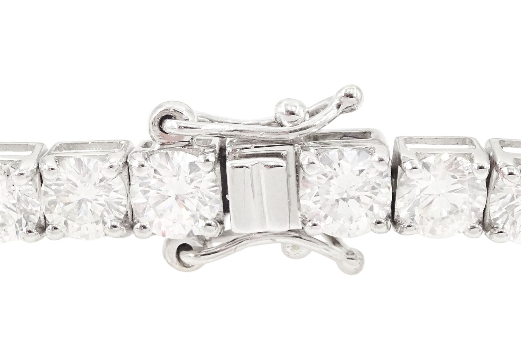 18ct white gold diamond bracelet, forty round brilliant cut diamonds of approx 12.20 carat, stamped, with World Gemological Institute Report