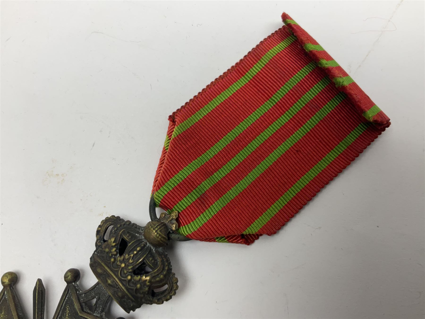 WWI French 1914-1916 Croix de Guerre with MID leaf and ribbon; and WWI Belgian 1914-1918 Croix de Guerre with ribbon (2)