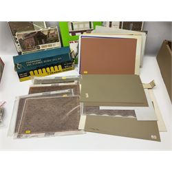'00' gauge trackside accessories including Metcalfe kits for Platform, Goods Shed and Signal box, Superquick locomotive shed, Airfix kits for locomotive, wagons and buildings etc, Dapol Station Accessories and Turntable, six Parkside Dundas wagon kits, Hornby Footbridge etc; most boxed or packaged