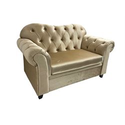 Chesterfield shaped snuggler sofa, upholstered in buttoned champagne fabric, with scatter cushions
