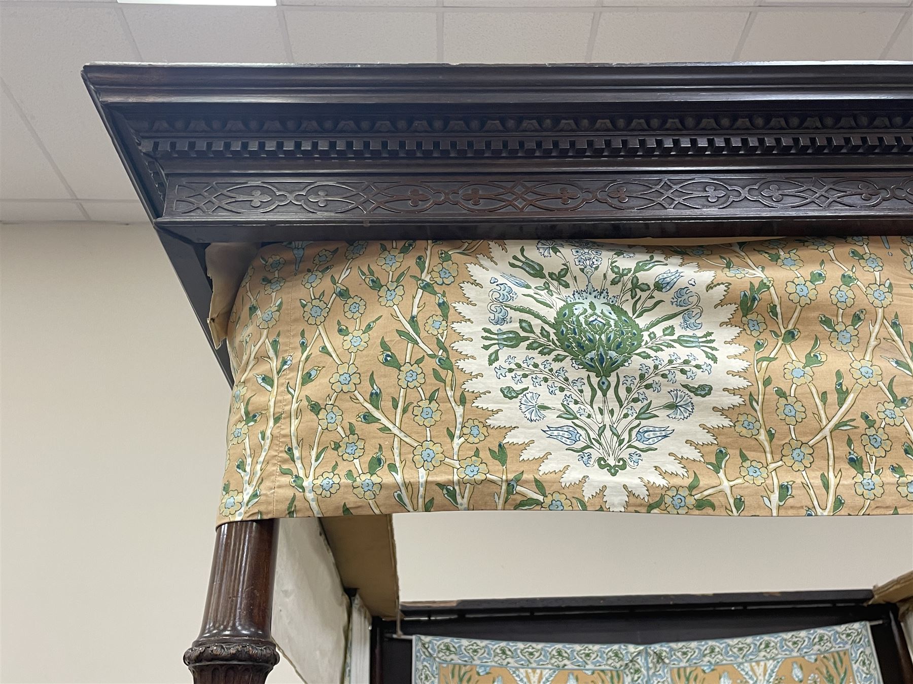 Early 20th century Chippendale style mahogany four poster bed, projecting dentil cornice with egg and dart mouldings and blind fretwork frieze, tapering reeded supports, with bed base