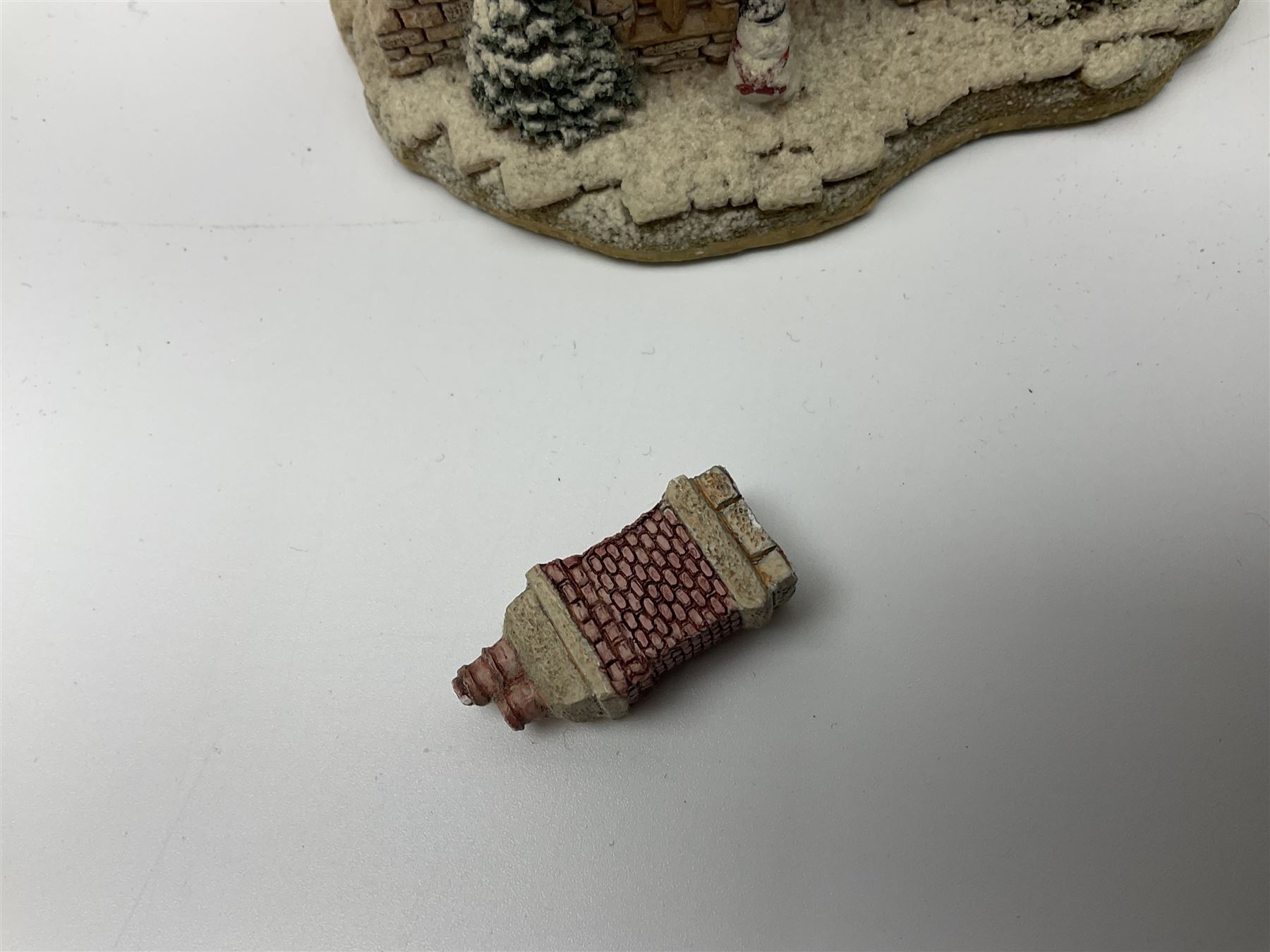 Thirty Lilliput lane, to include Hill Top, Bottle Oven, April Cottage, Thimble Cottage, Honeysuckle III, Gullivers Pantry etc