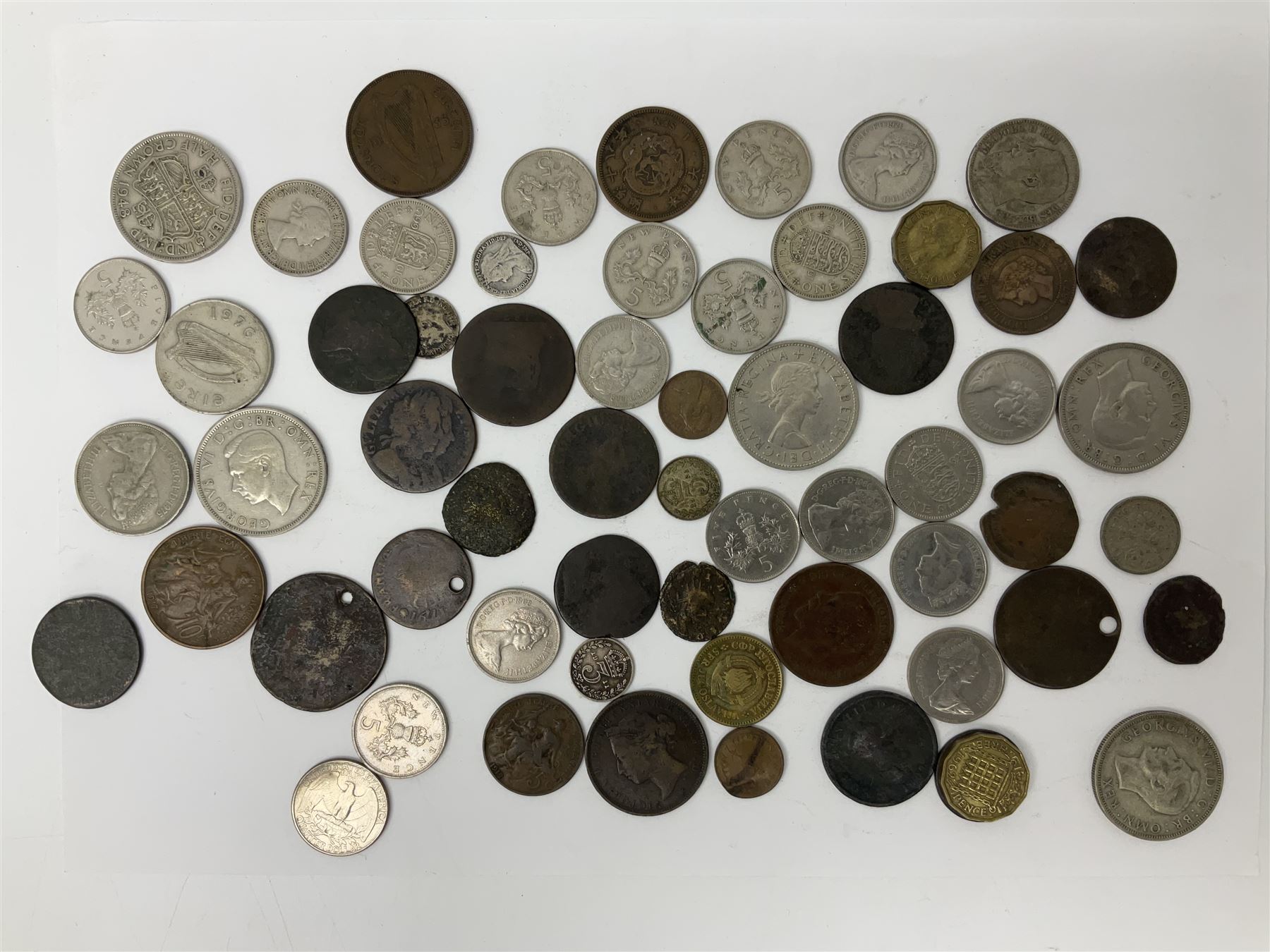 Queen Victoria 1889 crown coin, King George V 1935 crown, Queen Elizabeth II 1977 silver proof crown, small number of Great British pre 1947 silver coins, other pre-decimal coinage, World stamps including Argentina, Australia, Belgium, Canada, France, Germany etc 