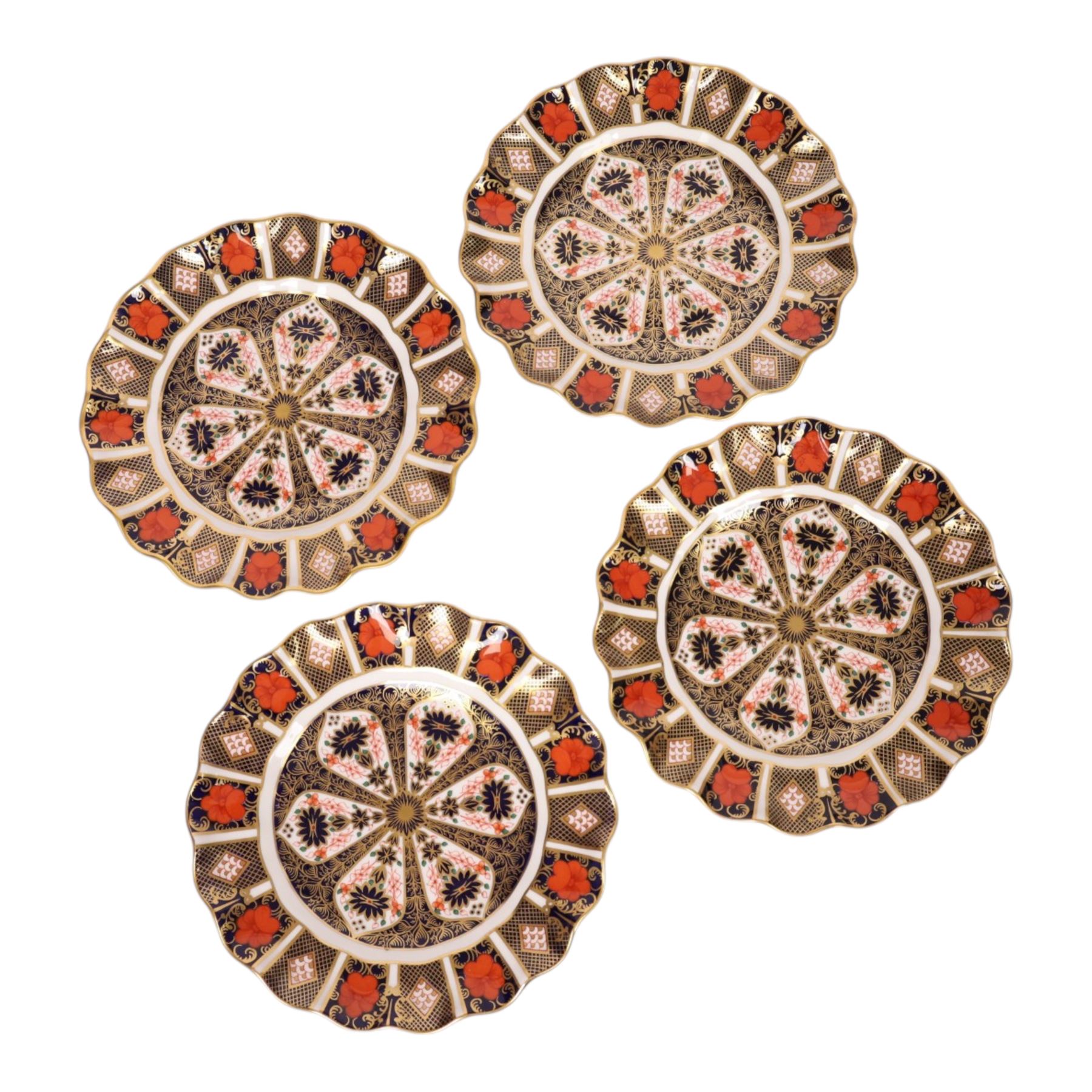 Four Royal Crown Derby Old Imari 1128 pattern fluted dessert plates, D21cm