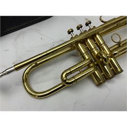 Lafleur trumpet serial no.054827; and Intermusic five-piece clarinet; both cased (2)