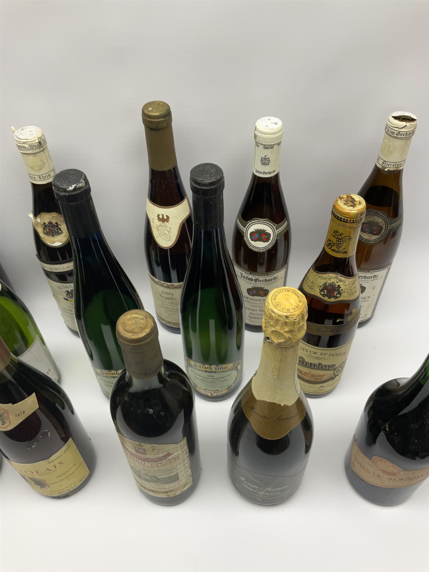 Mixed alcohol including Tiffany sparkling British wine 75cl, 8.5%vol, Les Brillesoleil de Julien Damoy Cotes Du Roussillon 70cl, Pieroth Blu 1991 Qualitatswein Nahe 750ml, 9.5%vol etc, various contents and proofs, 21 bottles