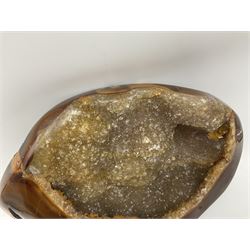 Agate crystal geode cluster, in brown and earthy tones, H7cm L22cm