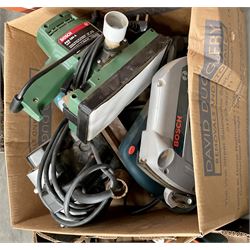 A quantity of power tools including a Bosch GWS 20-230 grinder a Clarke bench grinder and several others 