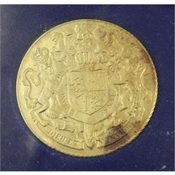 Two Queen Elizabeth II hallmarked 9ct gold medallions, commemorating the 1977 Silver Jubilee, approximately 7.7 grams