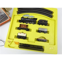  Tri-ang Hornby RS.606 Express Goods Set, boxed  