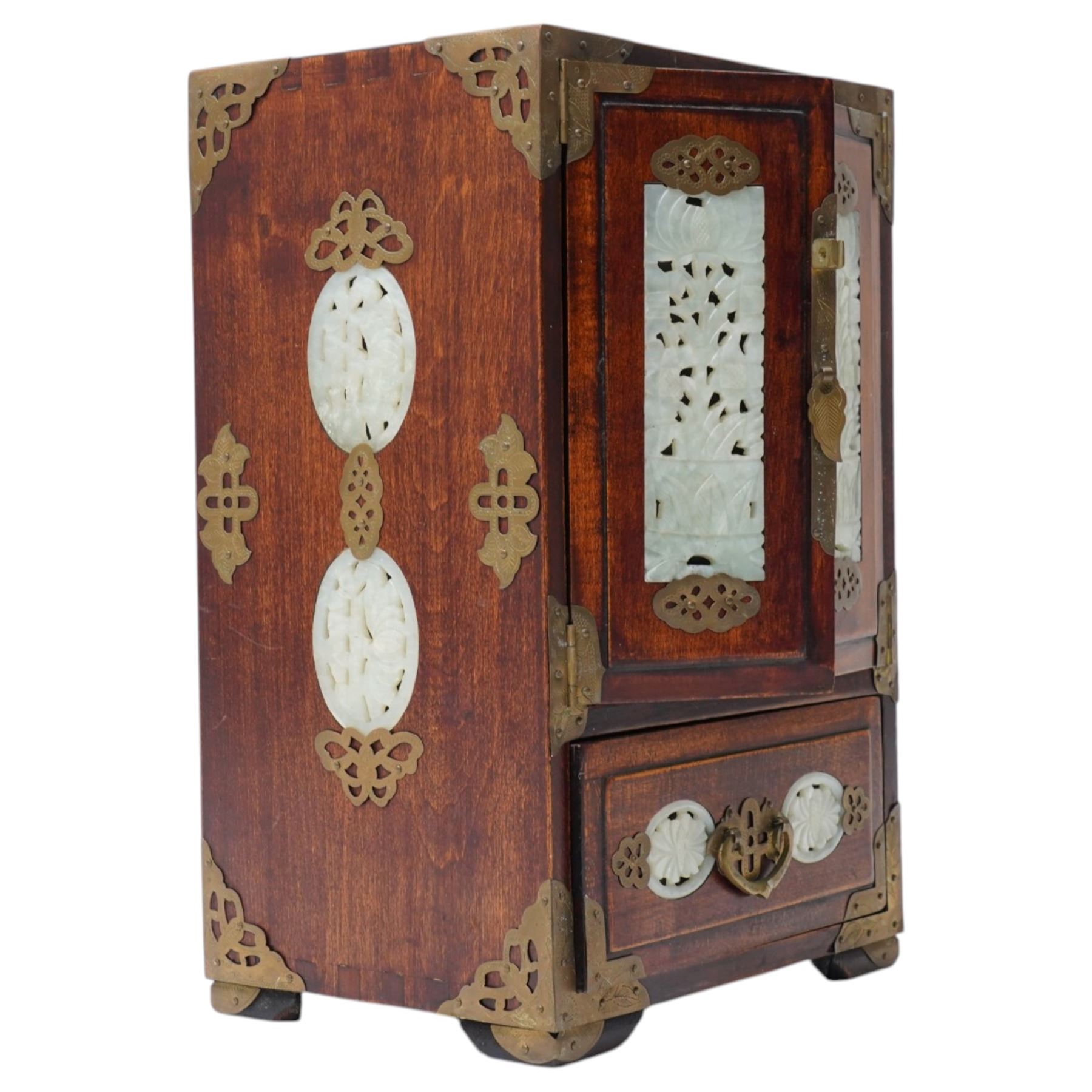 Chinese tabletop greenstone panelled cabinet, with brass mounts, feather pulls, revealing three fitted drawers, each with upholstered cushioned interior containing silver, polished stone and other costume jewellery