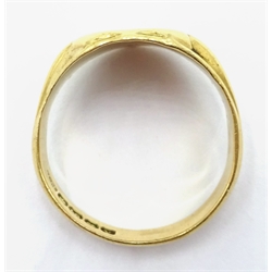  18ct gold signet ring hallmarked approx 8.2gm  