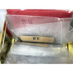 Quantity of military horse hair plumes and feather hackles, cloth stripes and regimental titles etc