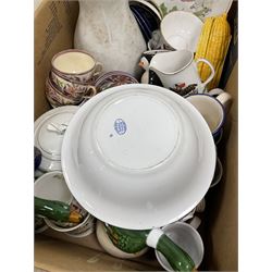 Quantity of Victorian and later ceramics to include Johnson Bros Indian Tree, Copeland Spode blue and white bowl with blue mark beneath, Masons ironstone, Wedgwood dinnerwares, fairing, studio pottery, oriental examples etc