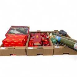 Hornby 00 gauge rolling stock, including coaches and goods wagons, mostly boxed, together ...