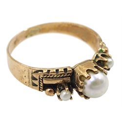 Early 20th century 9ct rose gold three stone pearl ring