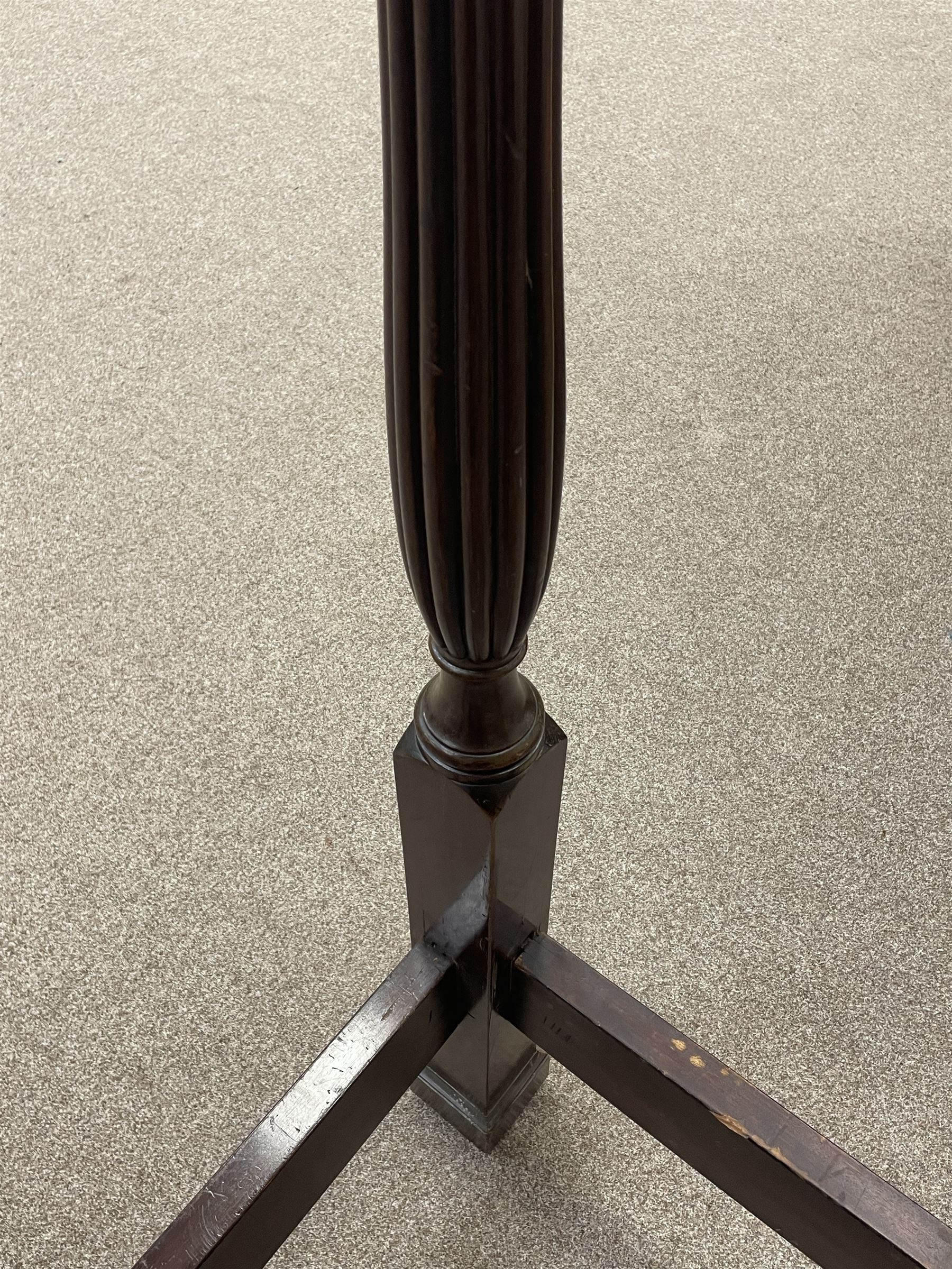 Early 20th century Chippendale style mahogany four poster bed, projecting dentil cornice with egg and dart mouldings and blind fretwork frieze, tapering reeded supports, with bed base