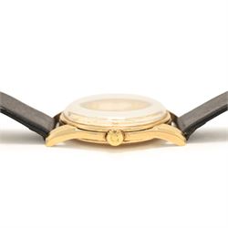 Omega gentleman's 9ct gold manual wind wristwatch, Ref. 923, Cal. 268, silvered dial with dagger and Arabic hour markers and subsidiary seconds dial, Birmingham 1961, on black leather strap