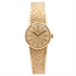 Omega ladies 9ct gold manual wind wristwatch, Cal. 625, gilt dial with baton hour markers,...