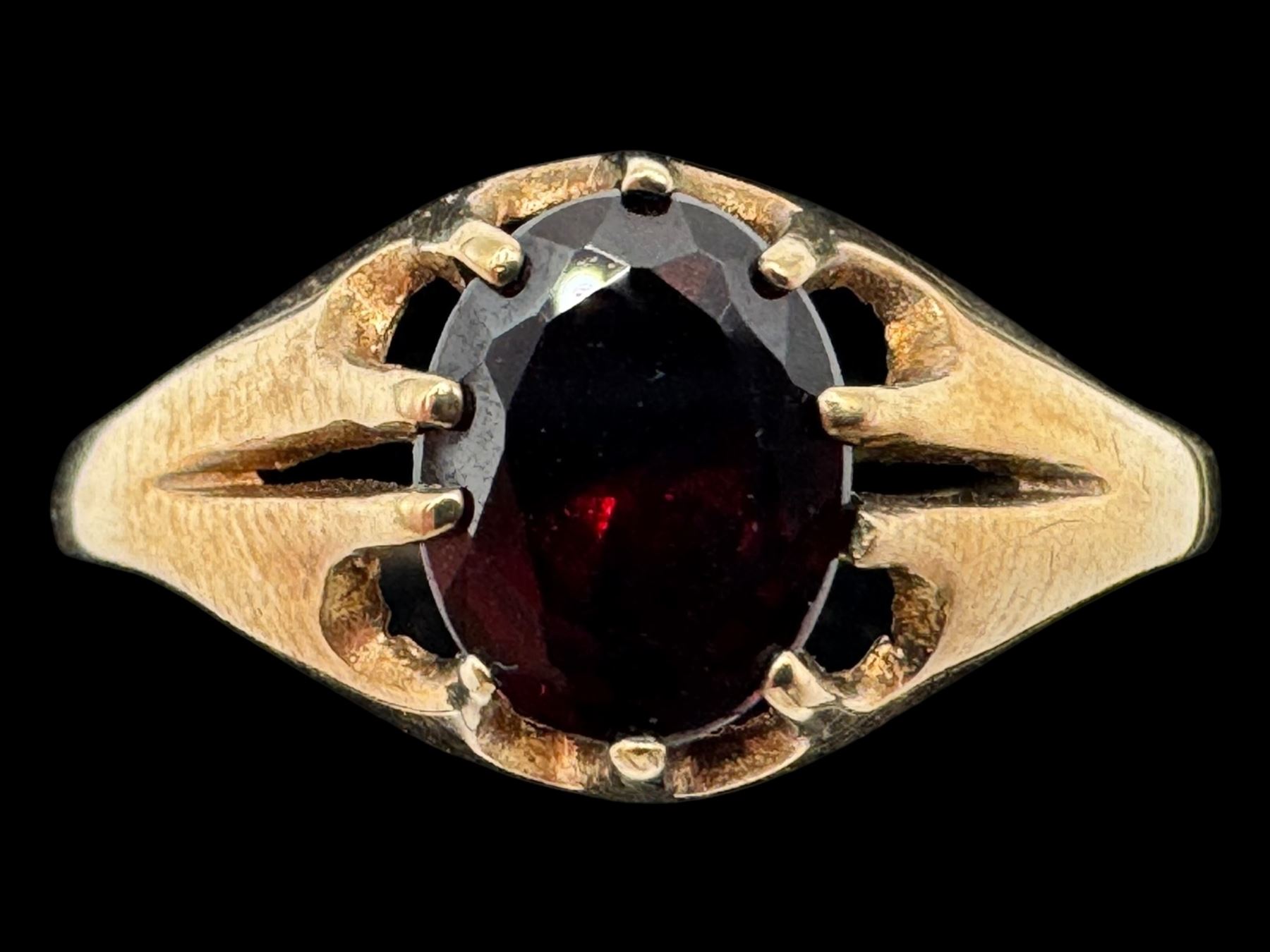 9ct gold illusion set diamond signet ring and a 9ct gold garnet ring