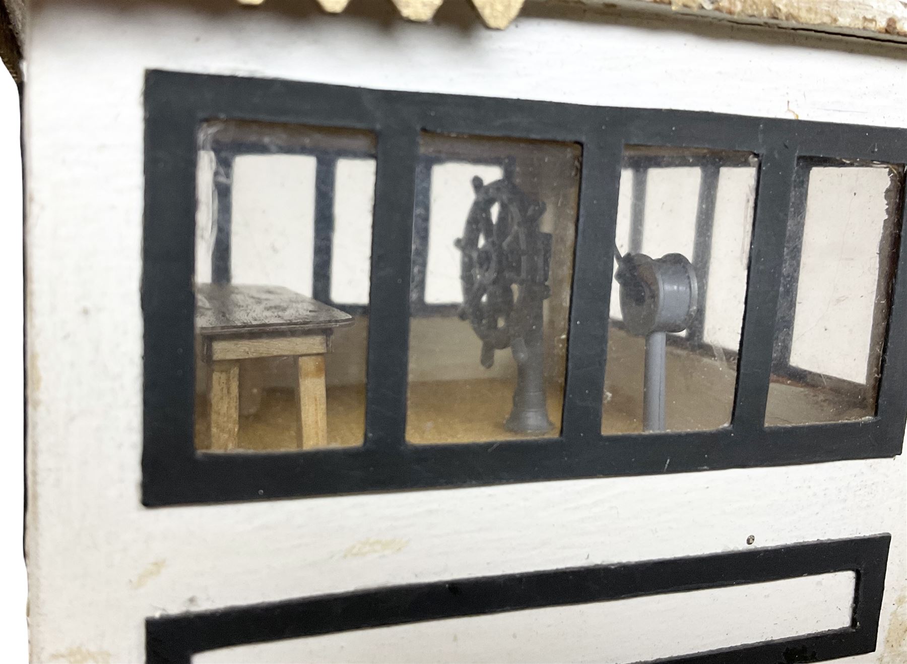 Model of St.Louis Belle paddle boat, L118cm, together with a box of additional parts and model plans by Vic Smeed