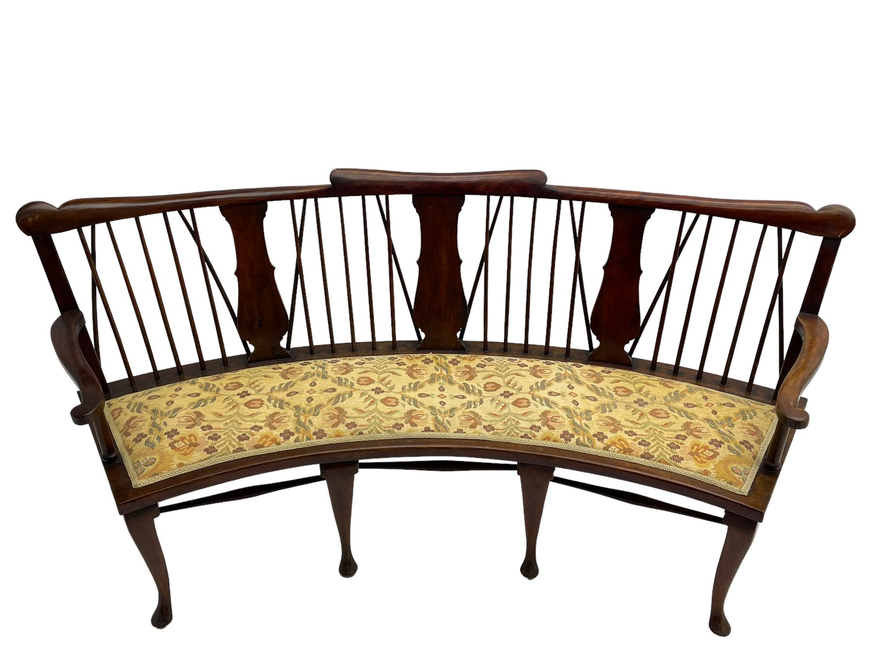 Georgian design curved Windsor settee or settle, shaped cresting rail over triple vase shaped splats and stick back, upholstered seat, on cabriole front supports joined by a series of swell turned stretchers