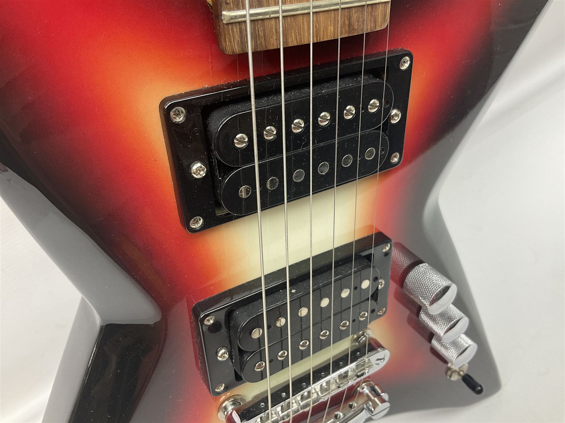 Jaxville X-Factor six-string electric guitar with three-tone X-shaped body L116cm overall.