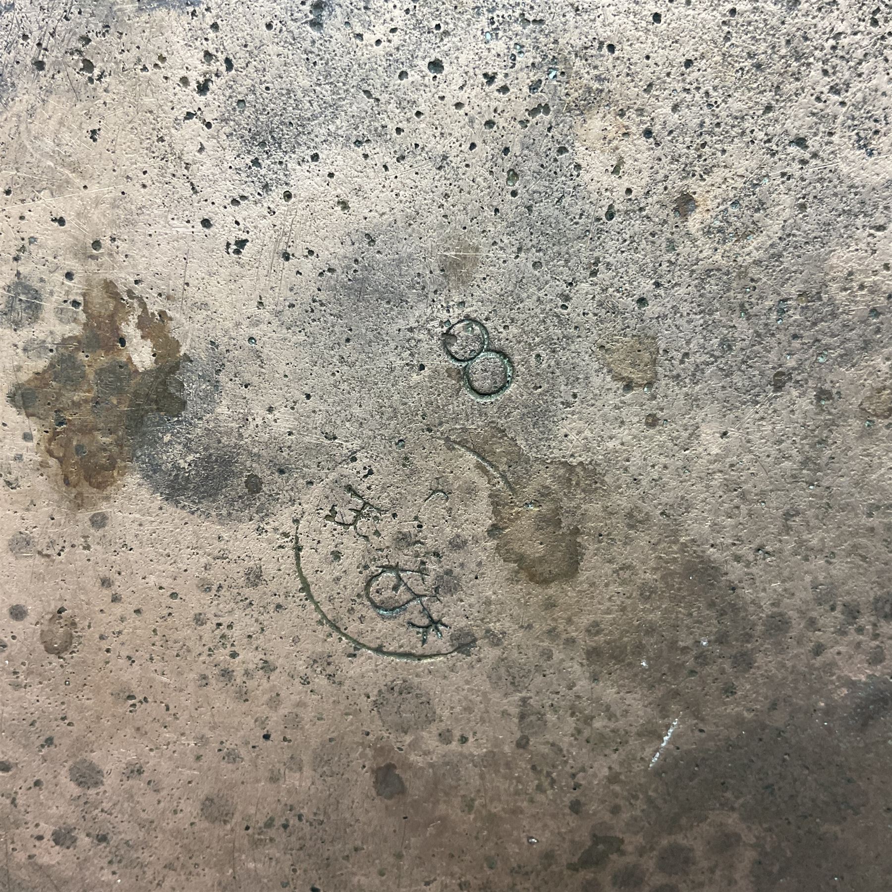 Engraved copper kettle, with Baden Powell Mafeking decoration with union jack flags, with finial modeled as Baden Powell, H31cm