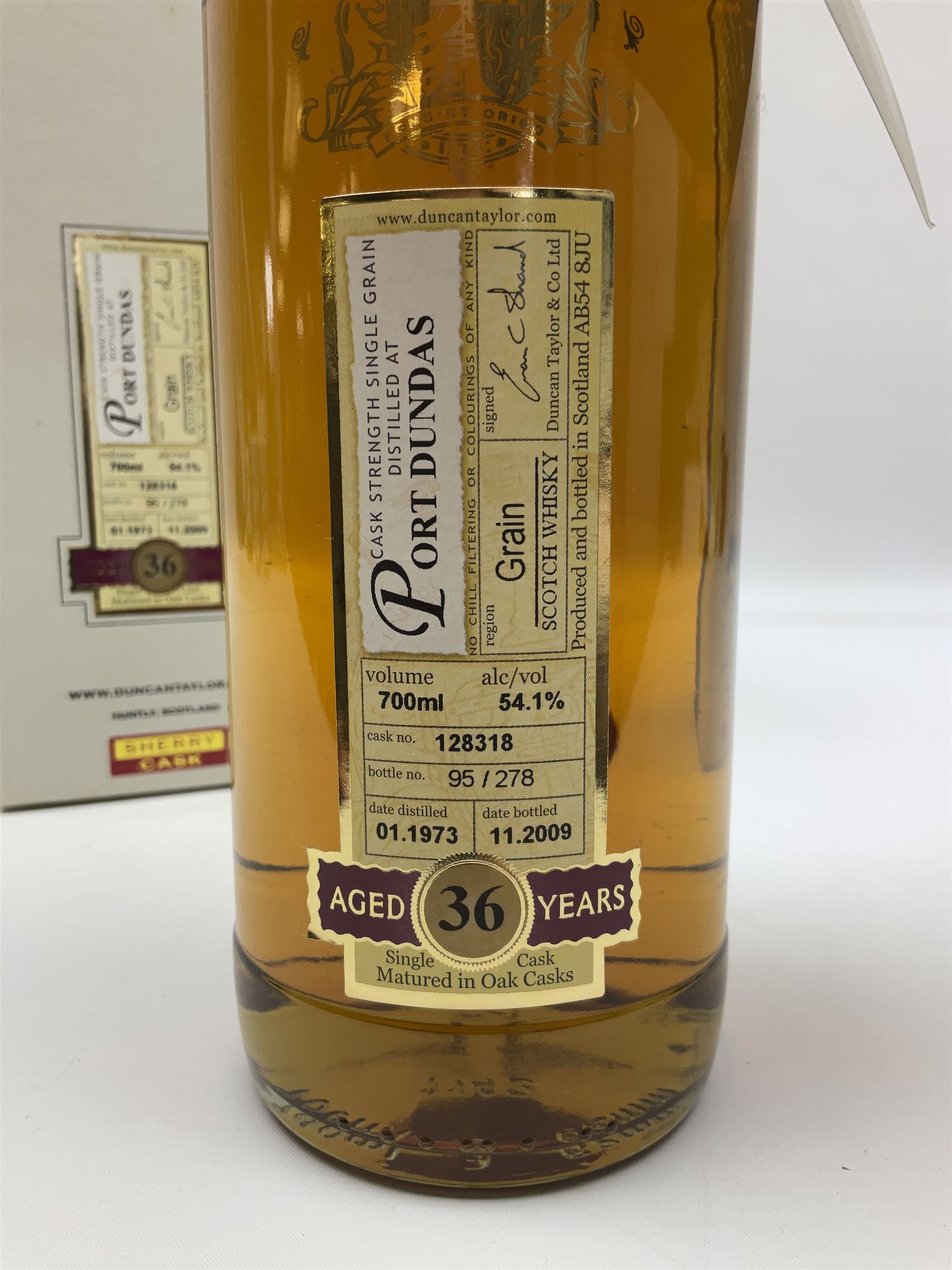 Duncan Taylor 36 year old Port Dundas, Scotch whisky, 700ml, 54.1% vol, in presentation box 