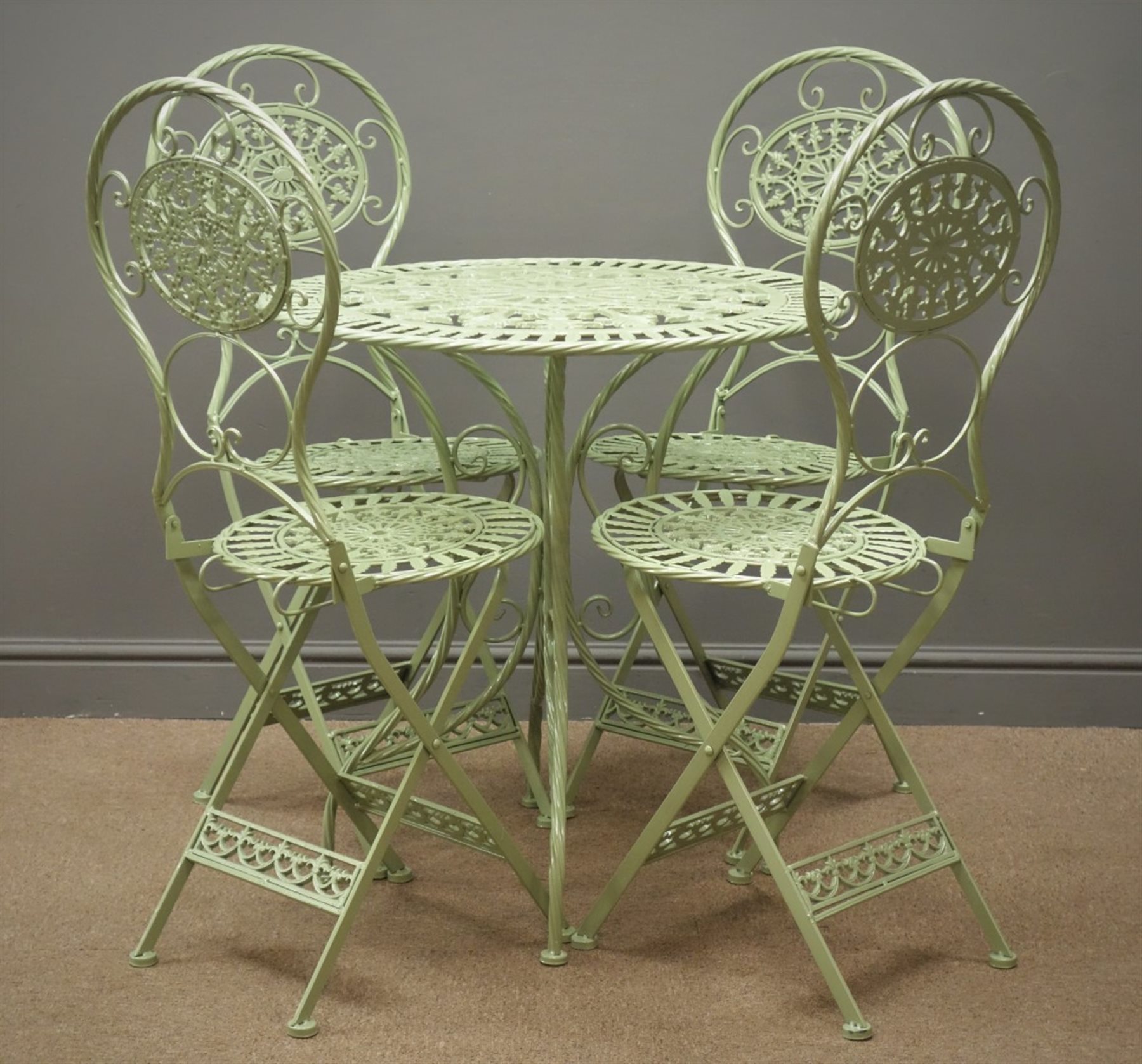 Green finish wrought metal circular garden table (D70cm, H75cm), and