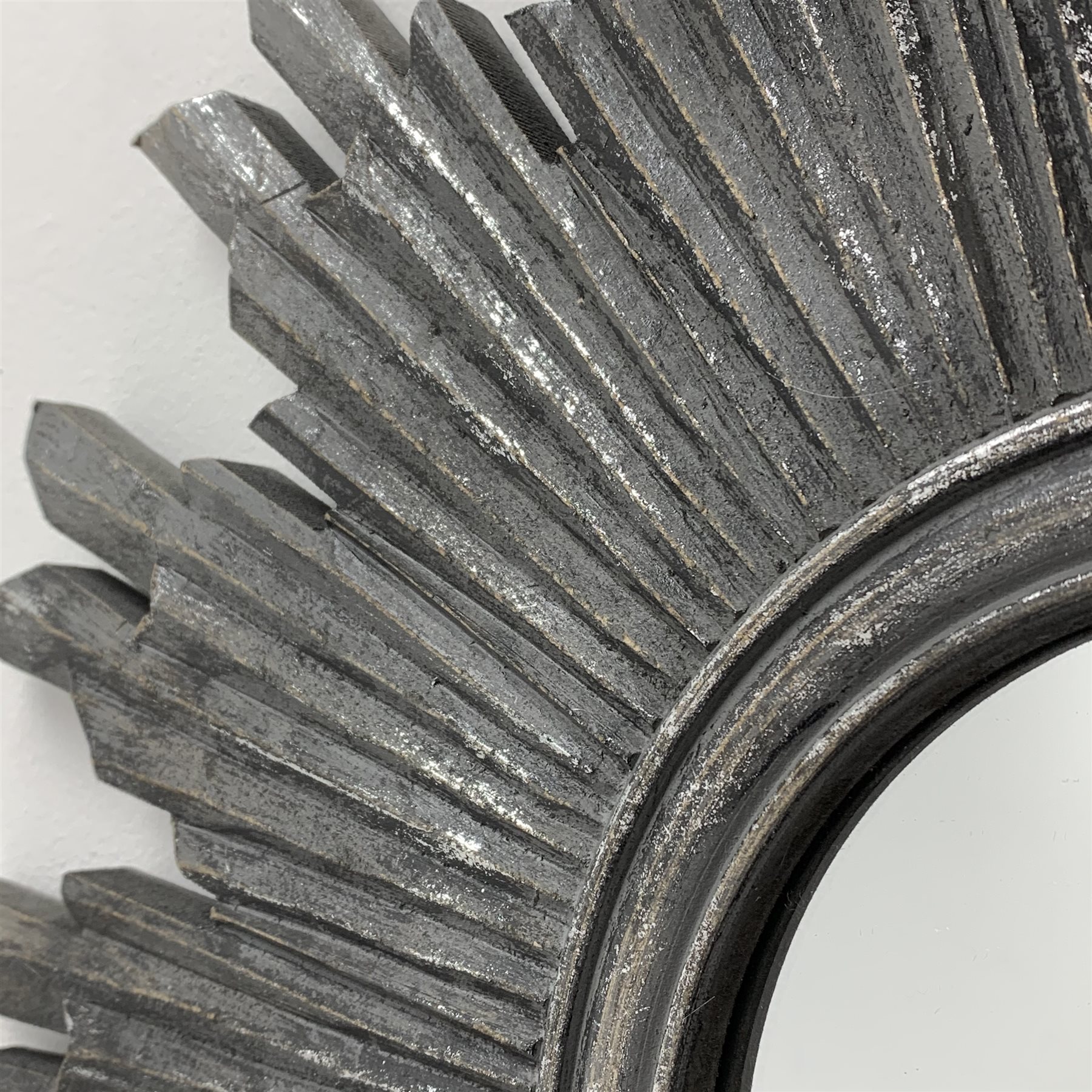 Silvered metallic and paint finish sun burst mirror, D60cm