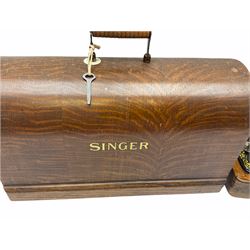 Cased vintage Singer hand sewing machine, with key, H29.5cm.
