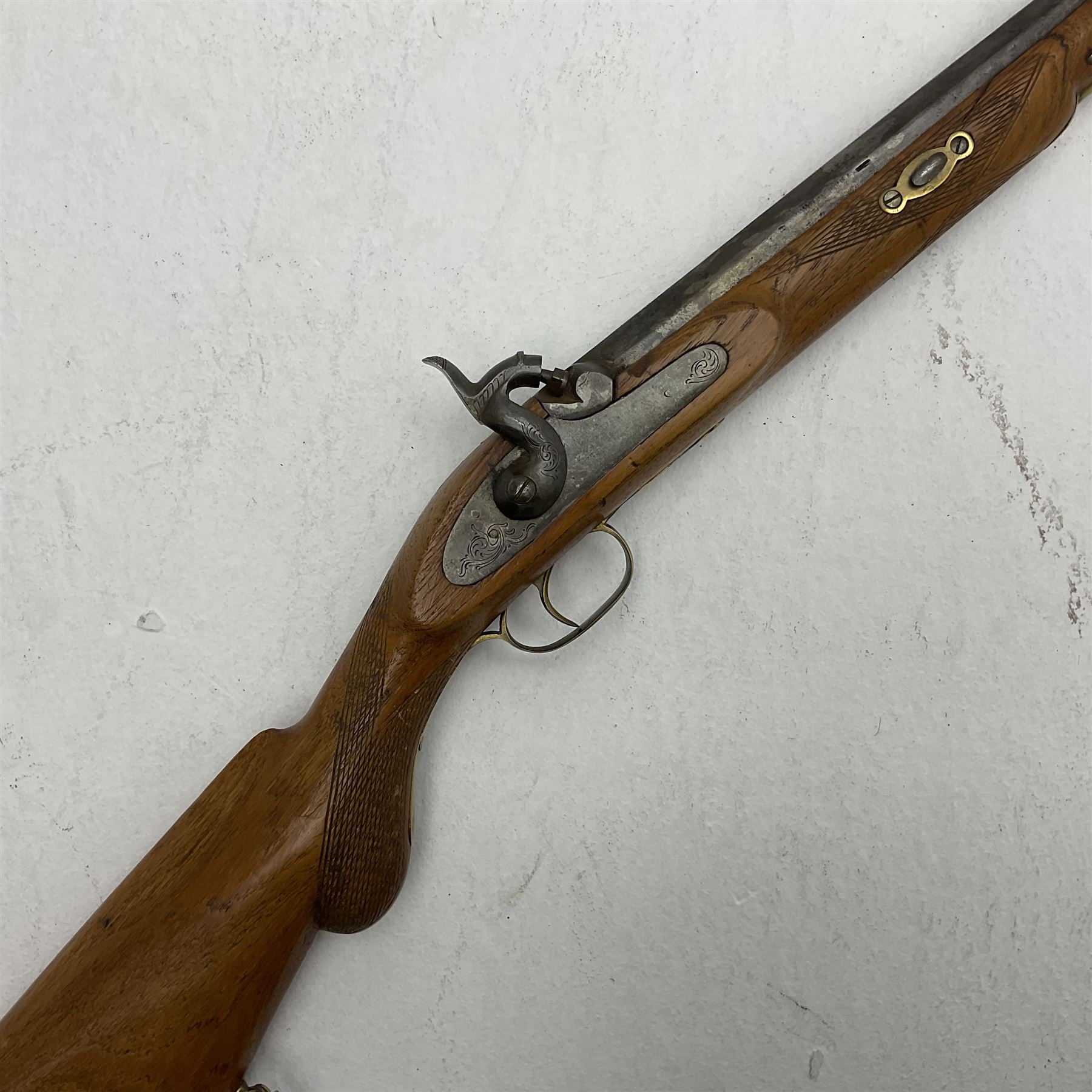 20th century Indian percussion musket, the 81cm octagonal barrel with under rib and ramrod, brass fittings including front and rear swivels, oak half stock with cheek piece and chequered pistol grip stamped 1589 L124.5cm overall