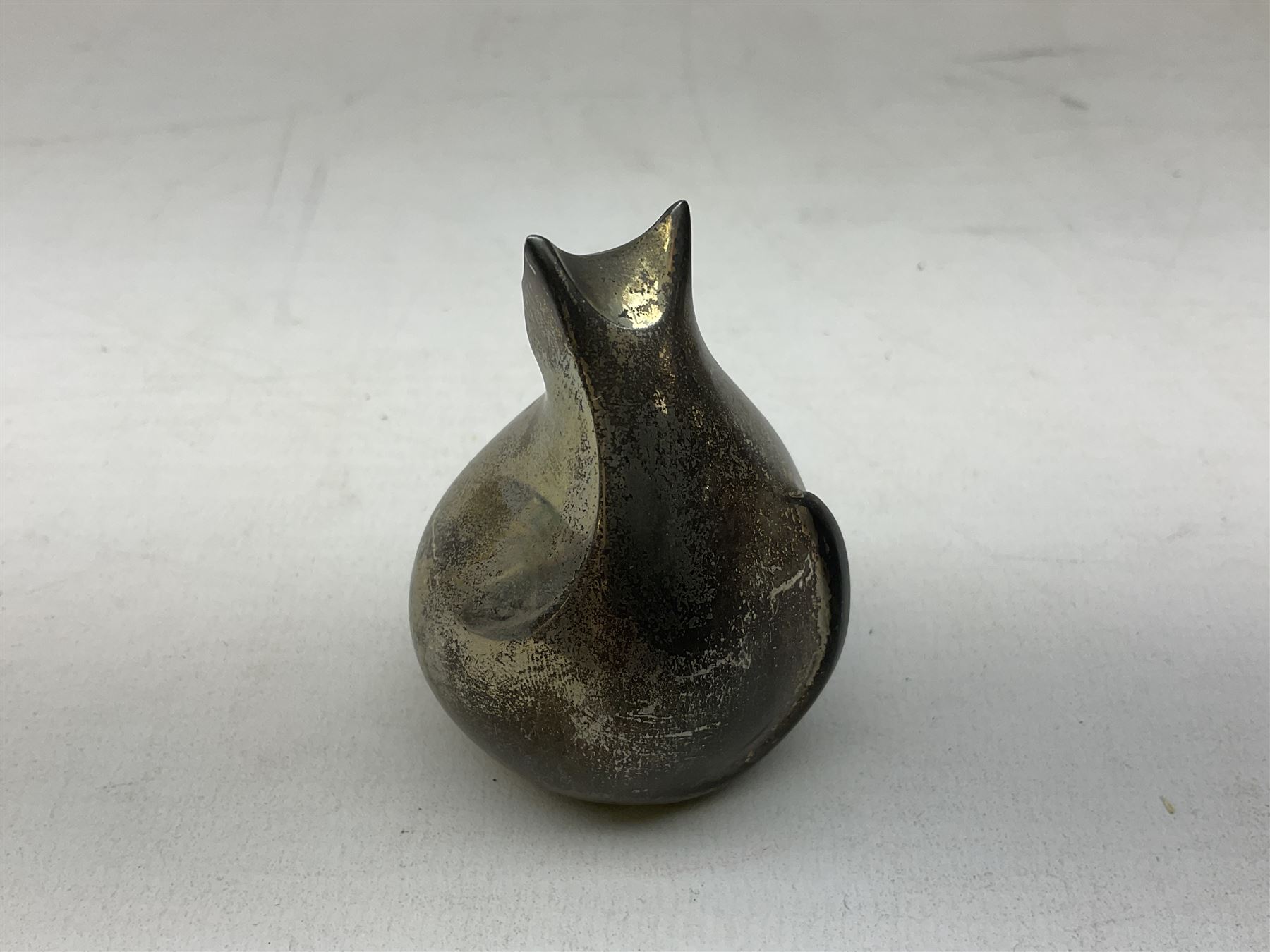 20th century Dansk silver plated paperweight in the form of a stylised cat, with mark to base, H5.5cm
