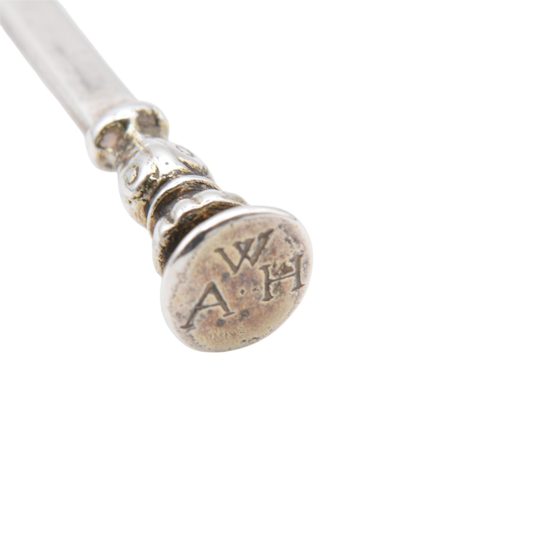 Charles II silver seal top spoon, with oval bowl and initials 'WAH' engraved to seal, with leopards head mark to bowl and maker's mark R over W to stem verso, L17cm