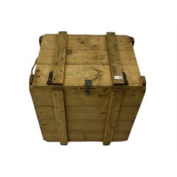 Planked pine travelling chest, hinged top, rope handles