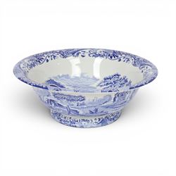 Spode Italian pattern dinner service for eight place settings, including dinner plates, side plates, soup bowls, bowls, two covered tureens, two graduating serving platters, serving bowl etc 