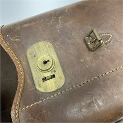 Leather leg-o-mutton shotgun case to accommodate 76cm (30