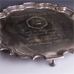 Late 20th century silver salver, with pie crust rim and presentation engraving to centre, hallmarked Carrs of Sheffield, Sheffield 1995, W25cm