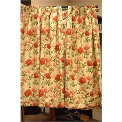  Pair thermal lined curtains decorated with red and pink carnations (W190cm, fall - 200cm), and a single matching curtains (W250cm, fall - 195cm)   
