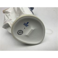 Two Lladro figures, comprising Now & Forever no 7642 and Kiss & Make Up no 5555, largest example H28cm