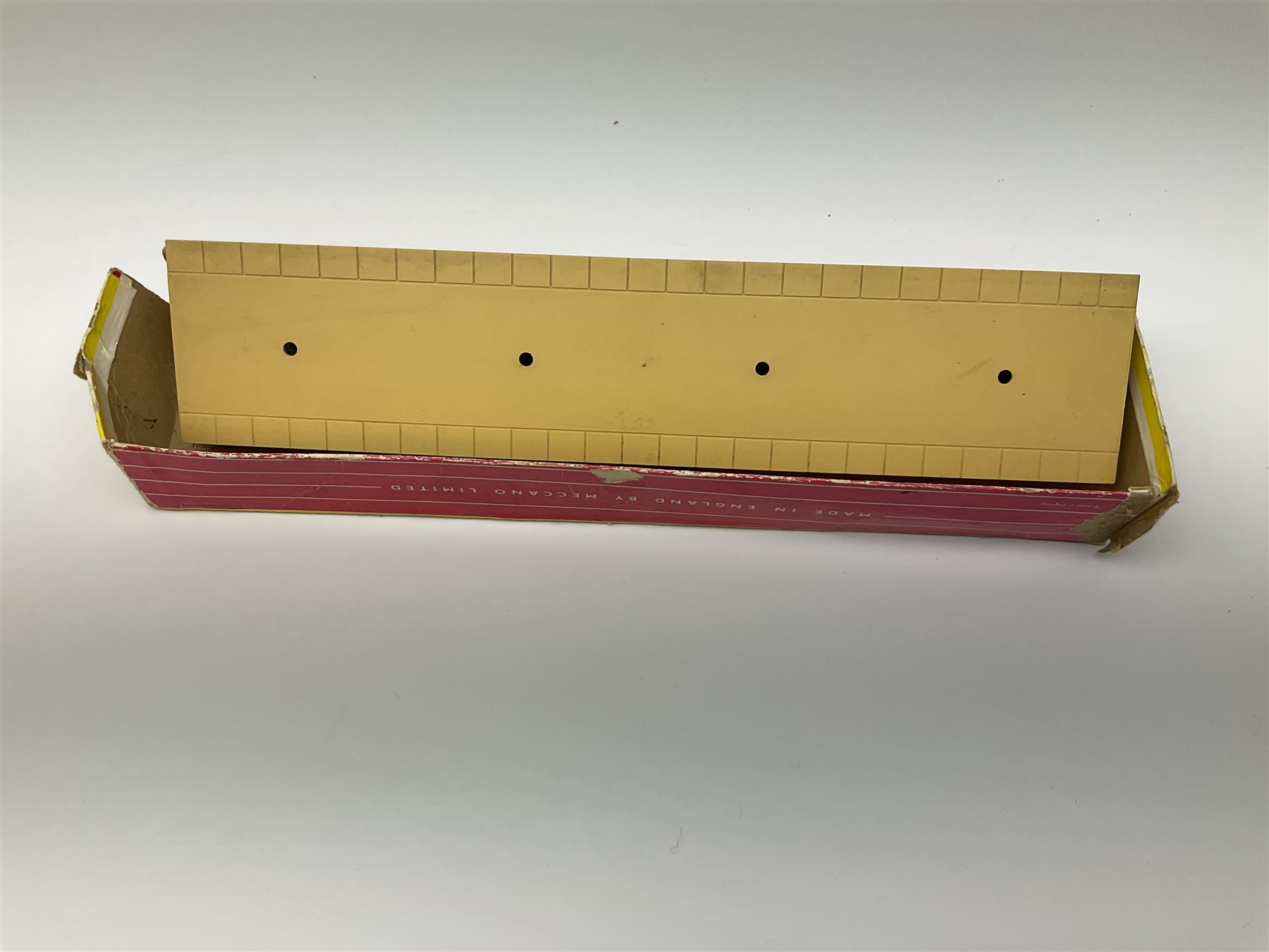 Hornby Dublo - 5006 Engine Shed Extension Kit; 5085 Suburban Station Kit; and 5030 Island Platform Kit; all in pictorial boxes; and Plastic Platform Extension in associated box lid (4)