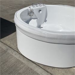 Fibreglass circular bath with accessories  - THIS LOT IS TO BE COLLECTED BY APPOINTMENT FROM DUGGLEBY STORAGE, GREAT HILL, EASTFIELD, SCARBOROUGH, YO11 3TX