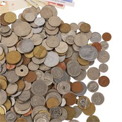 Collection of late 20th century international coins and banknotes, mostly 'holiday change'