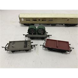Hornby/Tri-Ang ‘00’ gauge - eight various coaches and eighteen goods wagons; all unboxed (26)