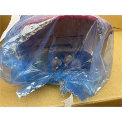 Playmobil - sets 3040, 3896 and 4150 (Adventskalender); all boxed; and Noah's Ark in associated box; together with Playpeople 1770 U.S. Cavalry Super Set; boxed (5)