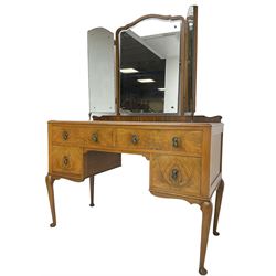 Early 20th century walnut dressing table, raised triple mirror back, over rectangular crossbanded top, fitted with four drawers, on cabriole supports