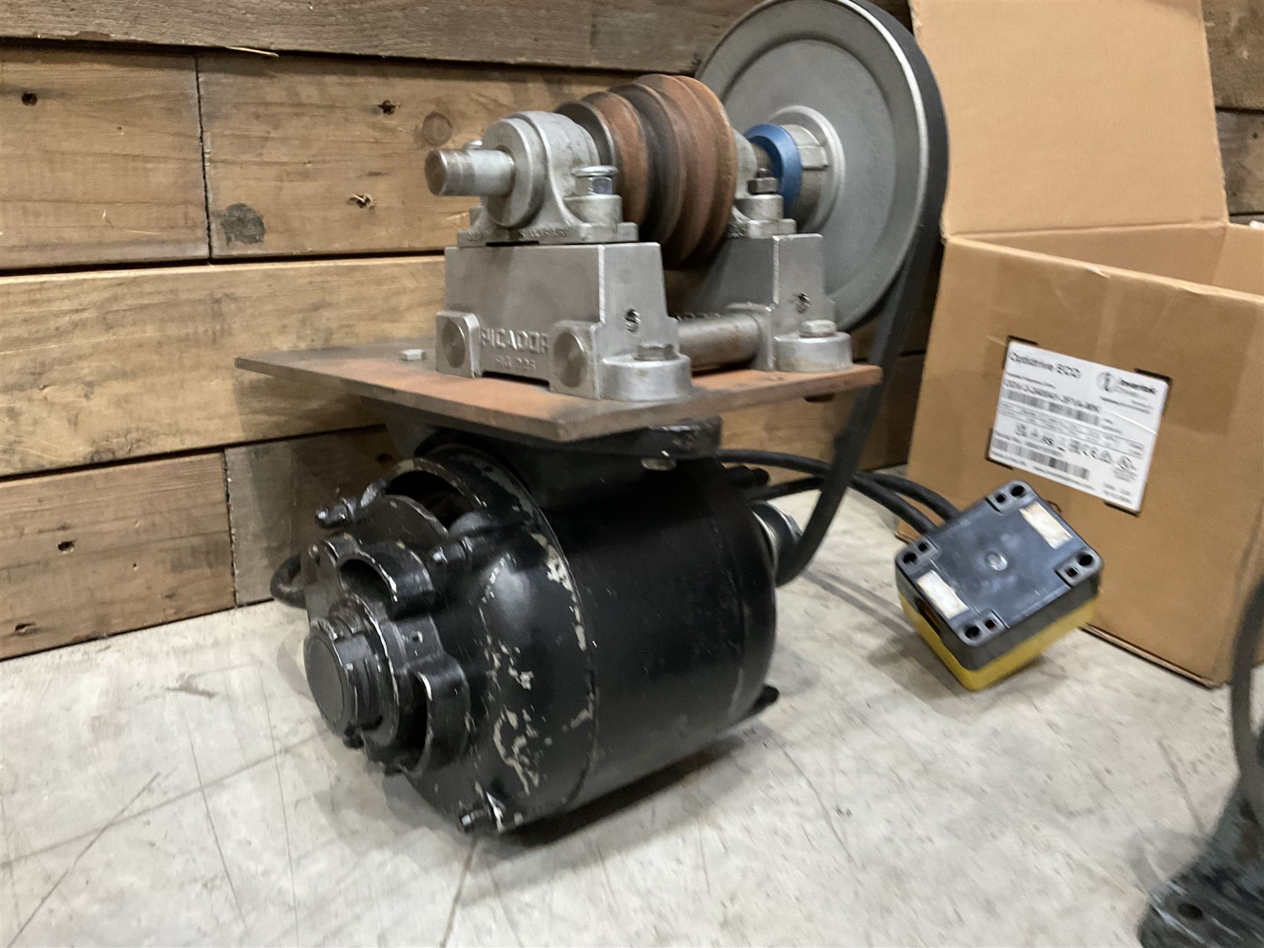 WM precision lathe with Thompson Houston electric motor together with Alfred Herbert die head and bits