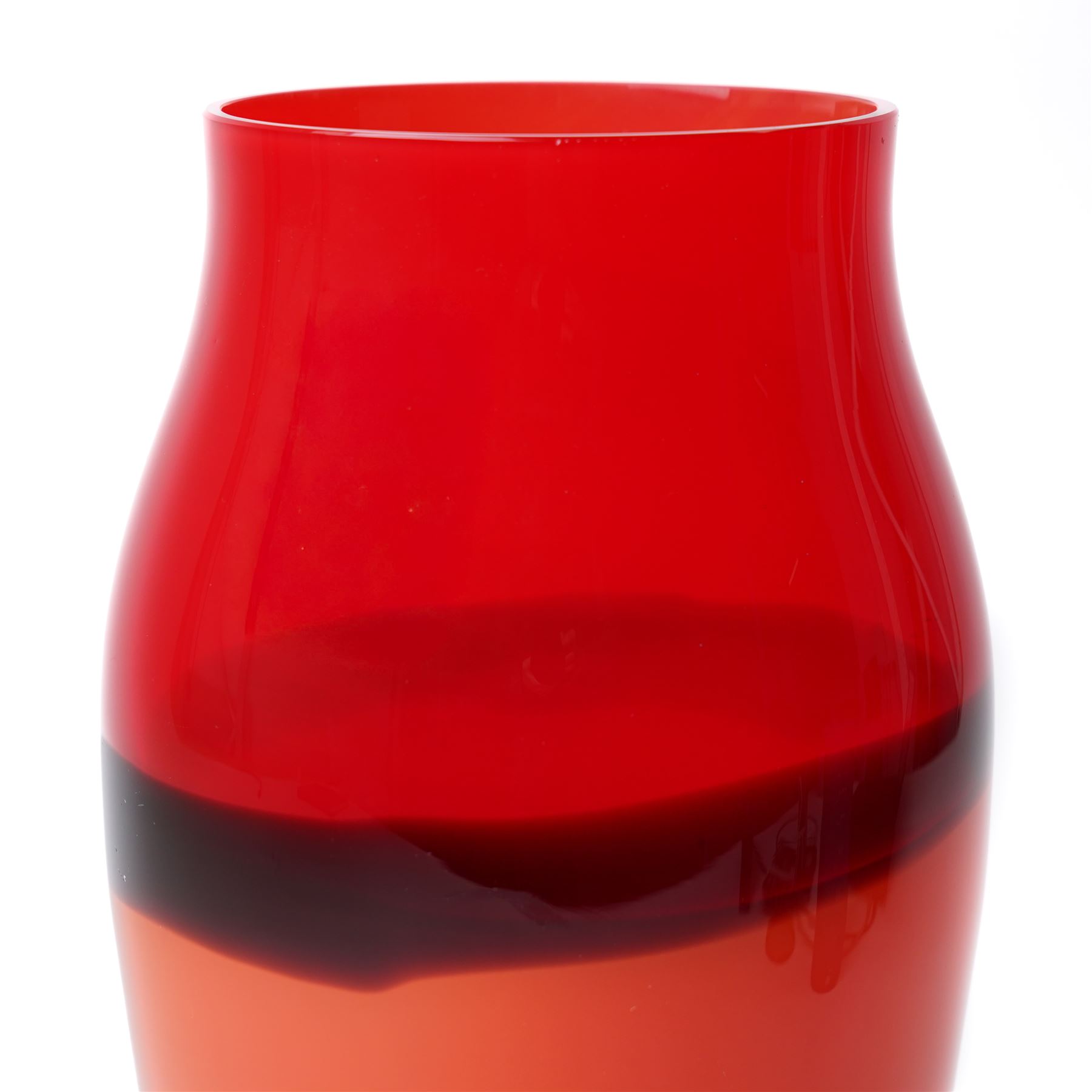 Carlo Moretti, Murano glass vase, in orange and red with a central back band, H35cm